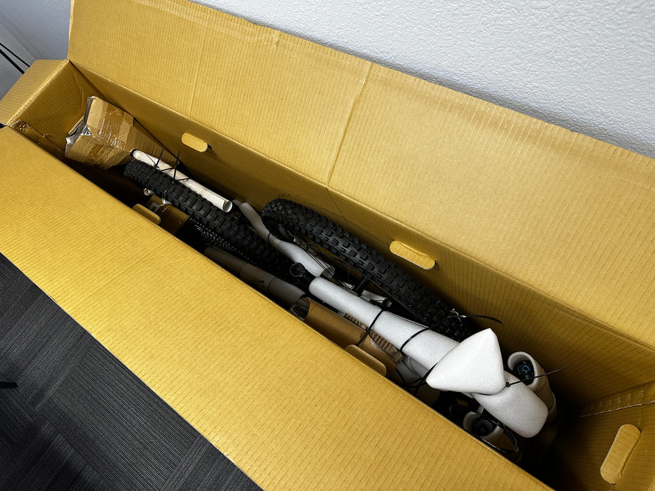 Rocky Mountain Altitude Carbon 70 - SM - 27.5 - NEW